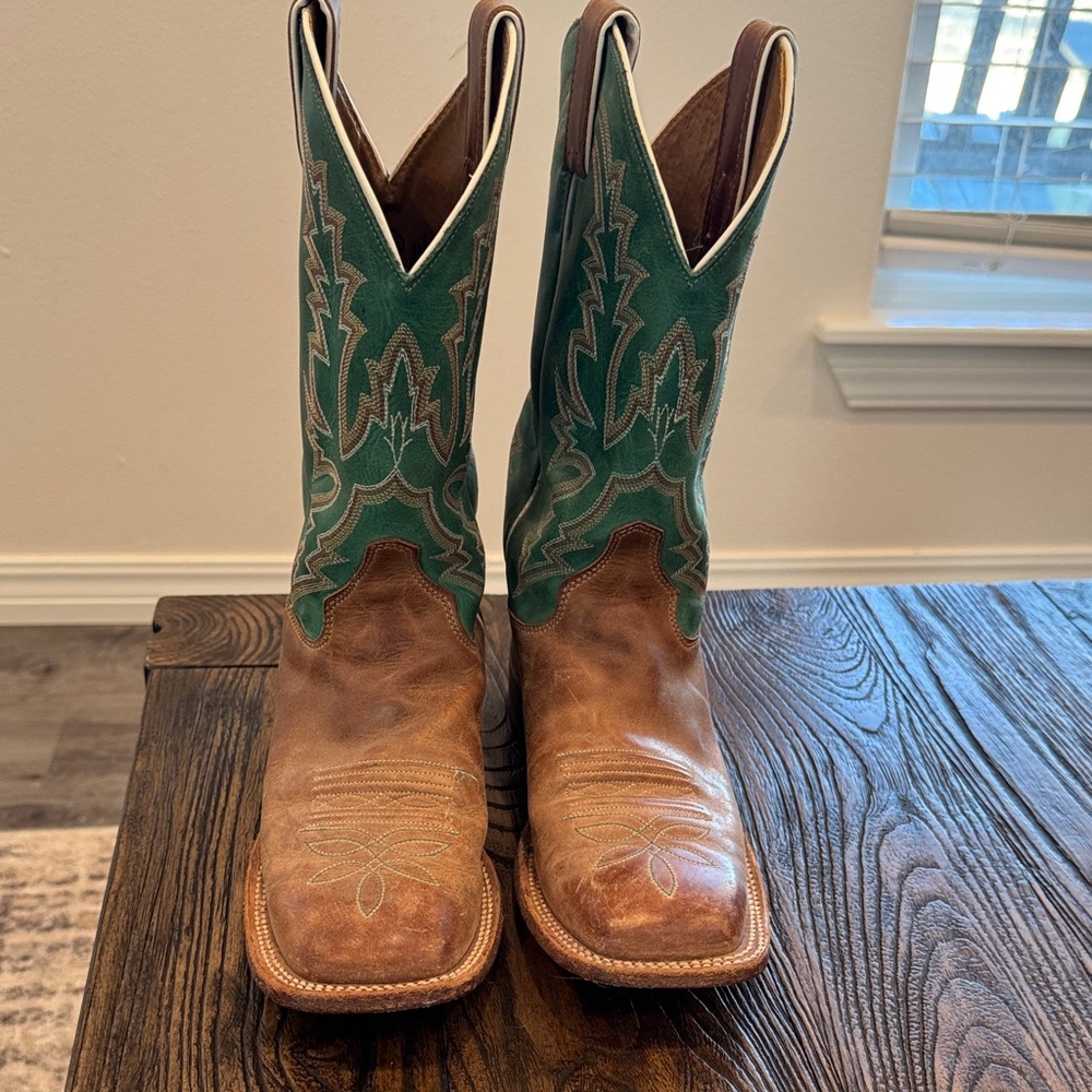 Women’s Justin boots. Size 7